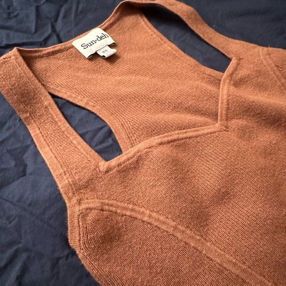 Sun-deh (Aritzia) going out top - Picture 4 of 5